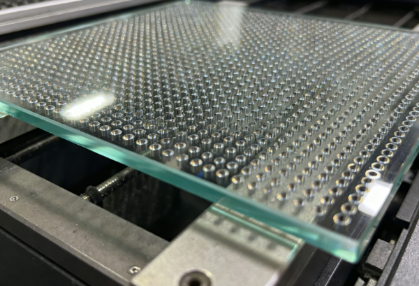 聚焦高鋁玻璃精密加工：紅外皮秒激光鉆孔設備賦能深蘇滬產業(yè)，超越激光彰顯品牌實力